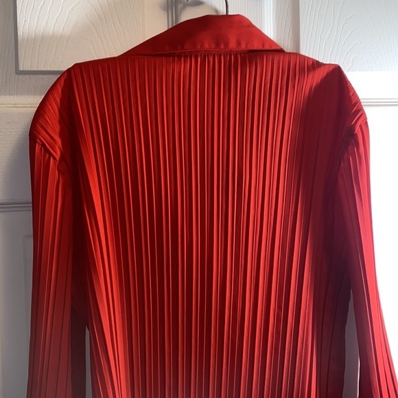 Like new Stunning Red Pleated Blouse Laura Petites - Picture 8 of 9